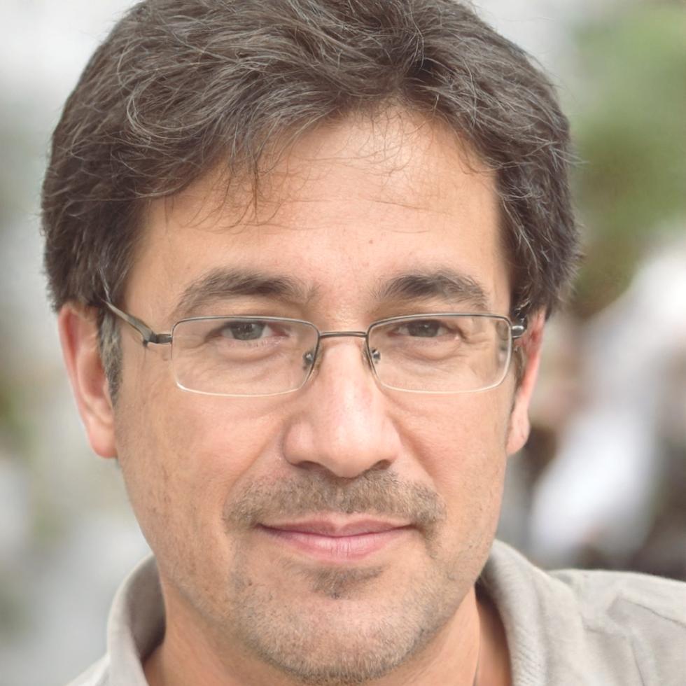 Expert en analyse financière présentant les ressources d'apprentissage